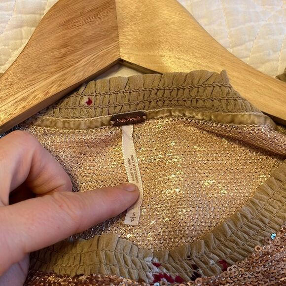 Free People Shimmy and Shake Sequin Flutter Sleeve Top Sz Small Gold Floral Boho - Picture 9 of 11